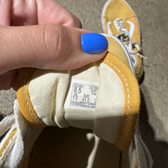 Vans - Picture 2 of 4